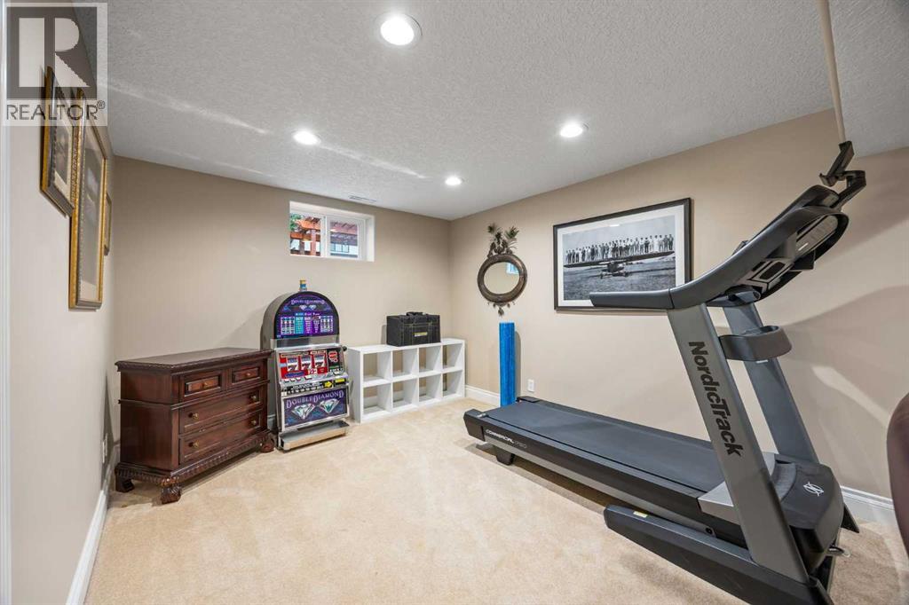 Photo 16 of 15 Wilshire Place Sw, Calgary AB