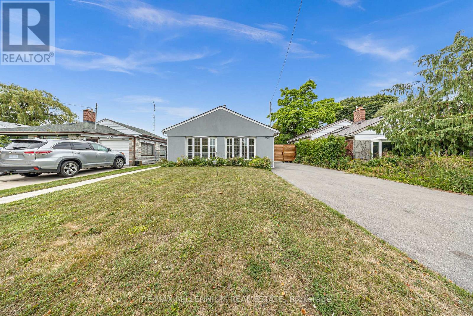 Photo 1 of 962 Midland Avenue, Toronto ON