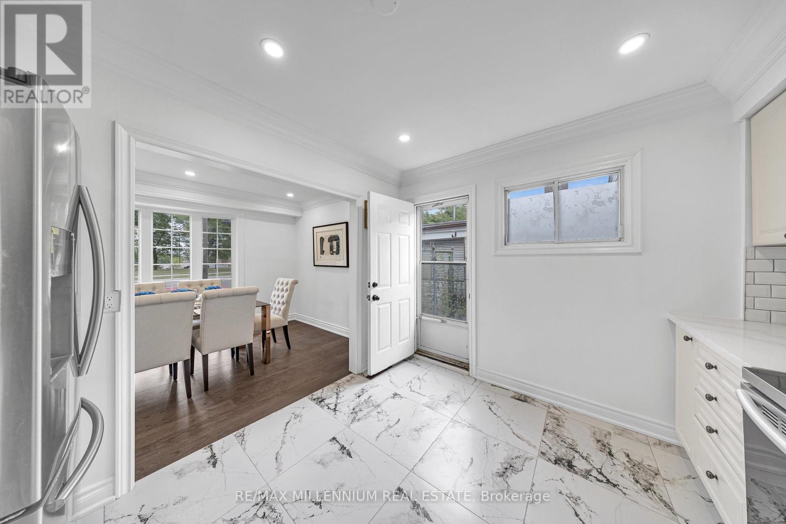 Photo 11 of 962 Midland Avenue, Toronto ON