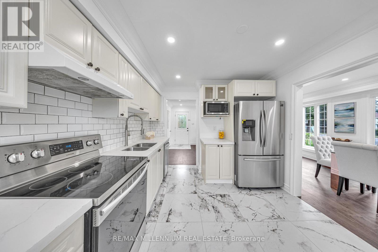 Photo 14 of 962 Midland Avenue, Toronto ON