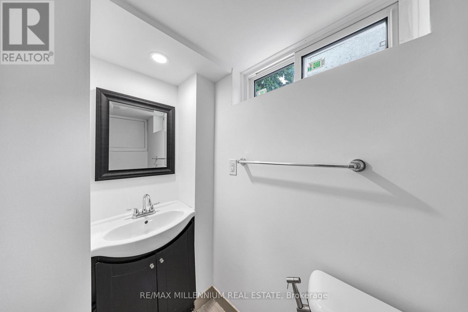 Photo 25 of 962 Midland Avenue, Toronto ON