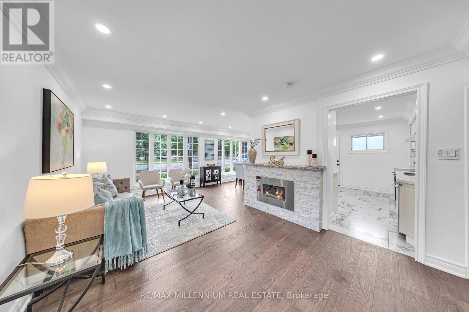 Photo 3 of 962 Midland Avenue, Toronto ON