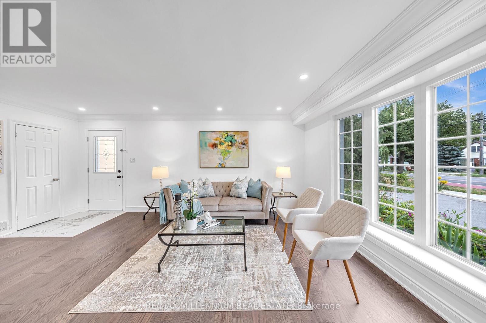 Photo 5 of 962 Midland Avenue, Toronto ON