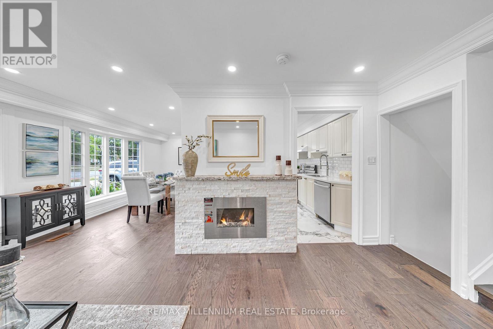 Photo 6 of 962 Midland Avenue, Toronto ON