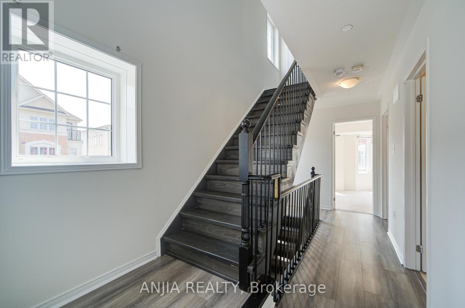 Photo 5 of 446 15 Filly Path, Oshawa ON