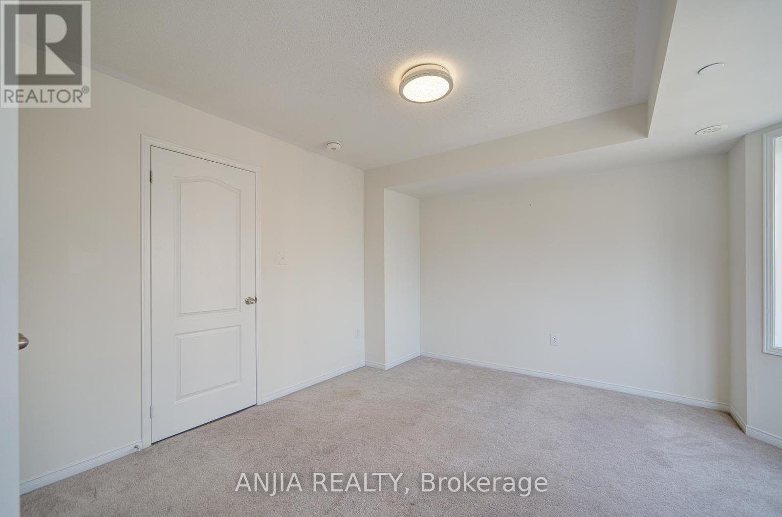 Photo 32 of 446 15 Filly Path, Oshawa ON
