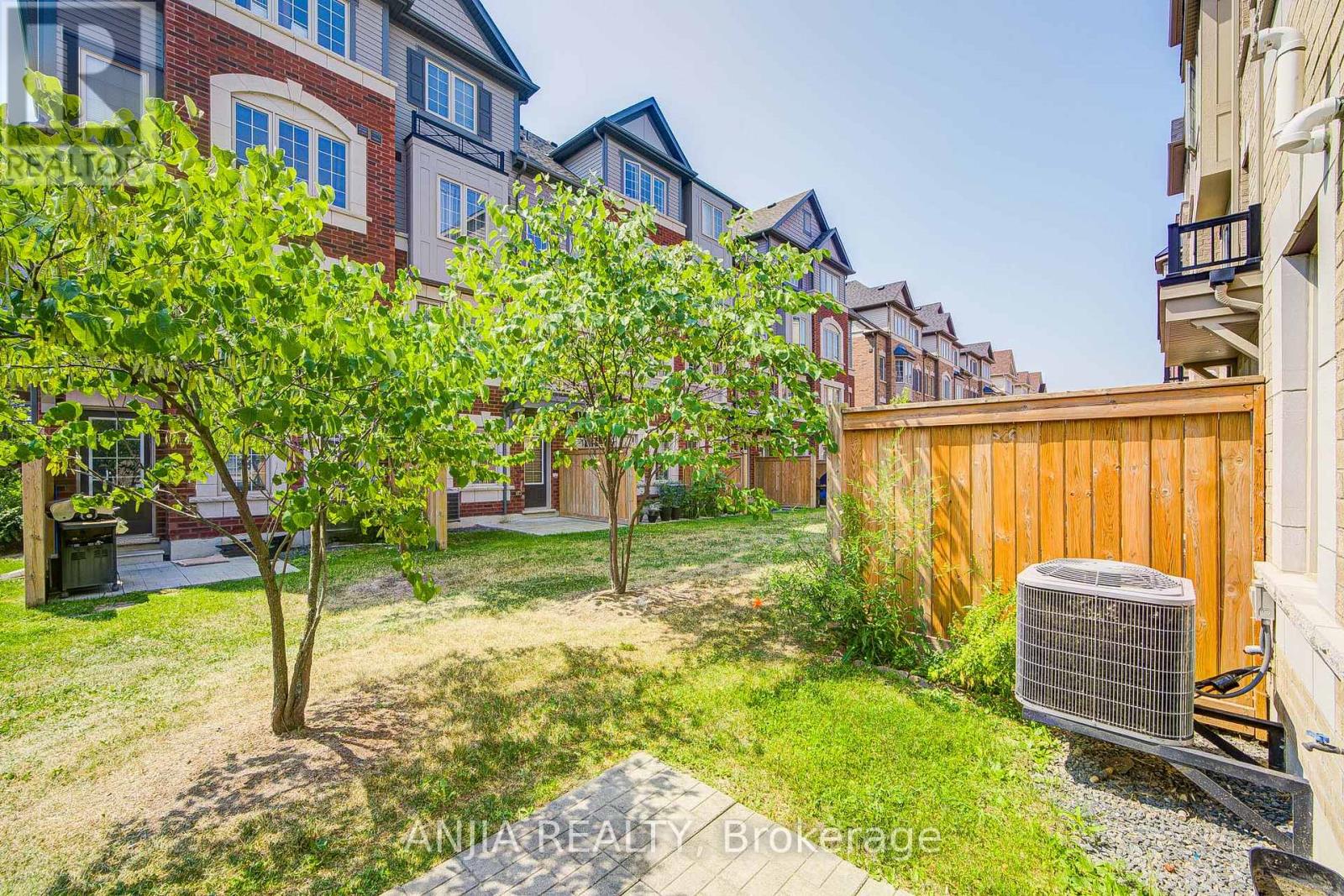 Photo 8 of 446 15 Filly Path, Oshawa ON