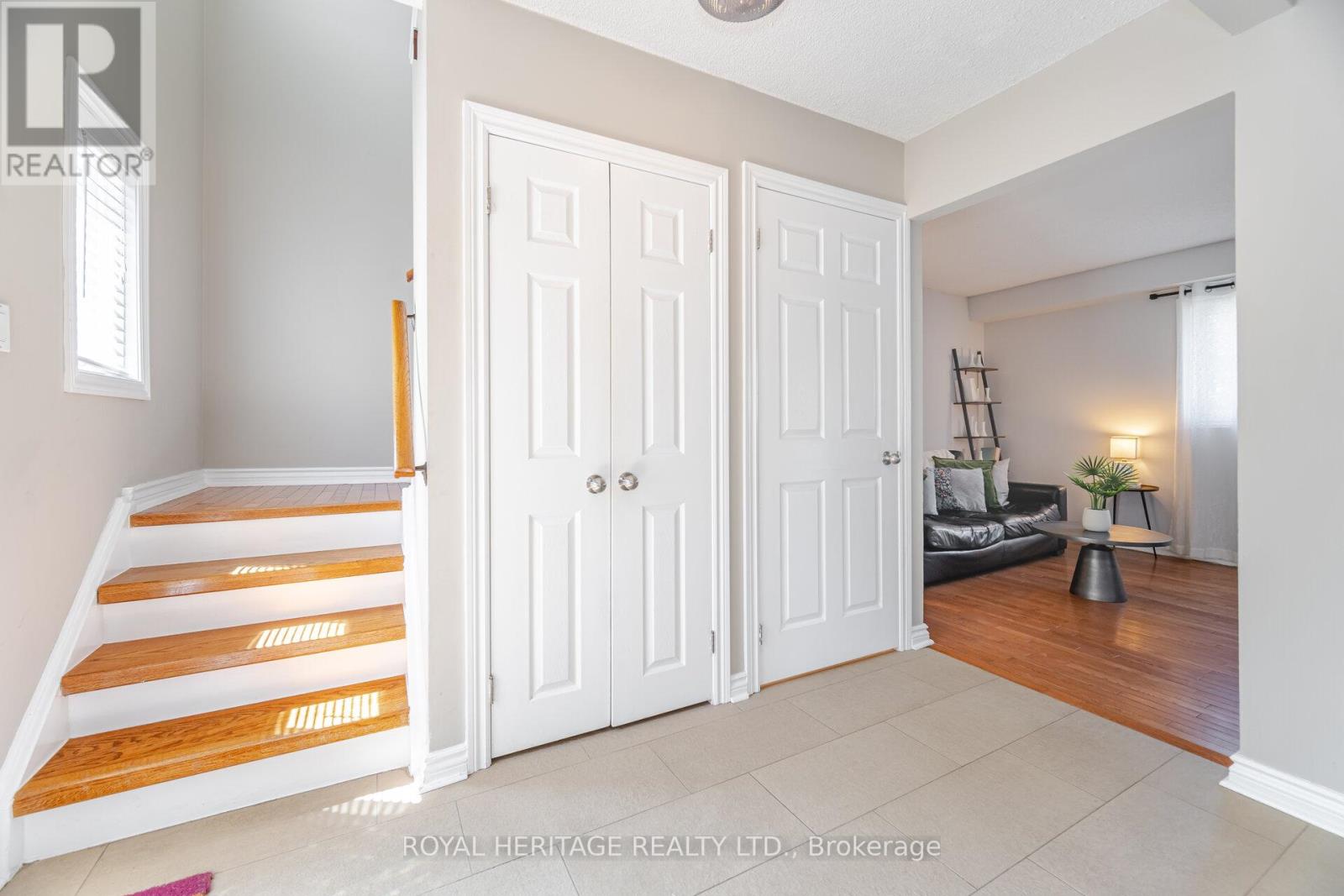 Photo 11 of 6 Field Crescent, Ajax ON