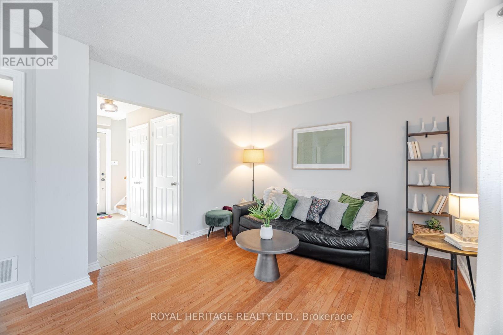 Photo 13 of 6 Field Crescent, Ajax ON