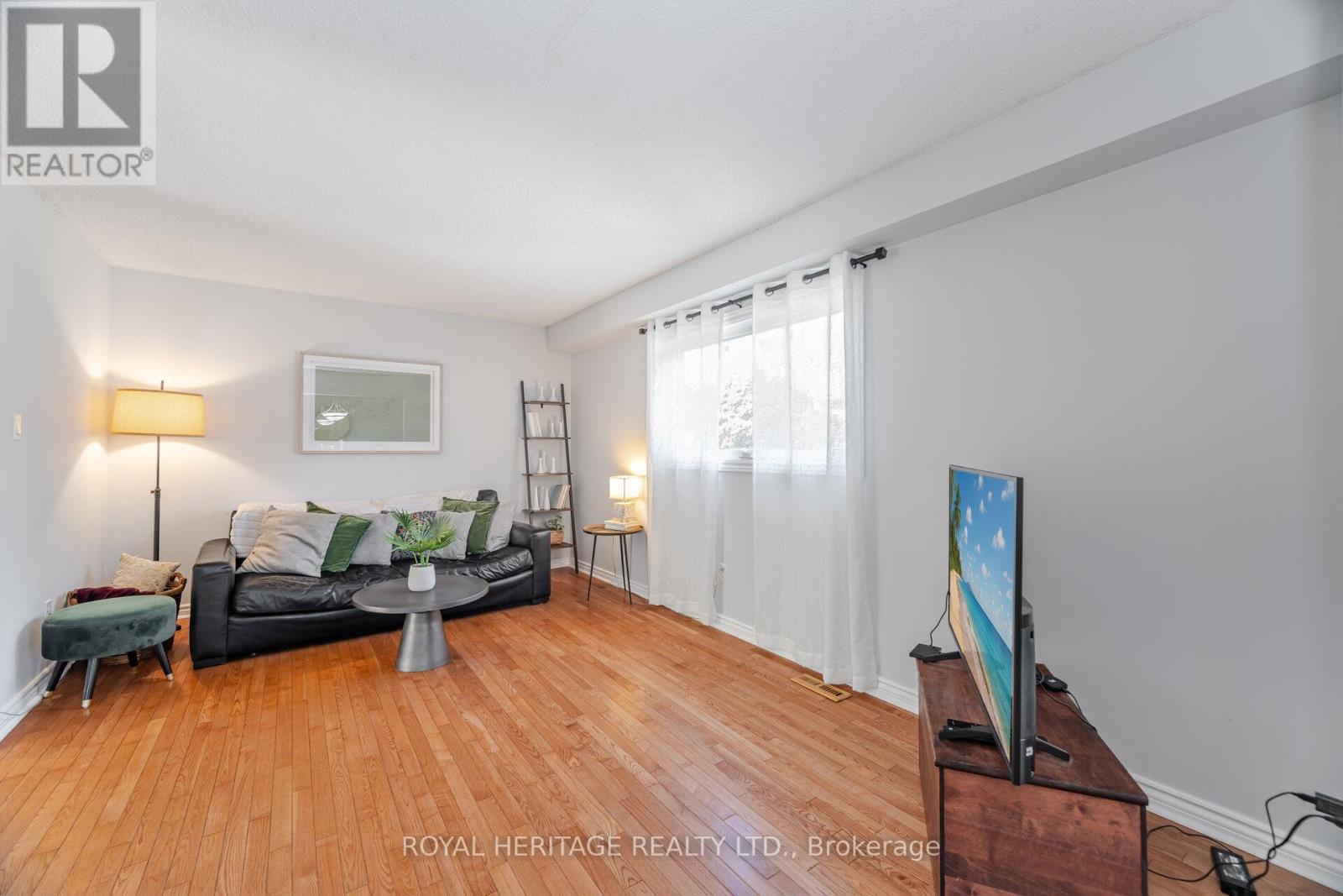 Photo 14 of 6 Field Crescent, Ajax ON