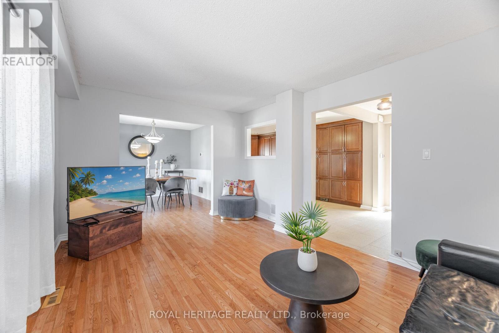 Photo 15 of 6 Field Crescent, Ajax ON