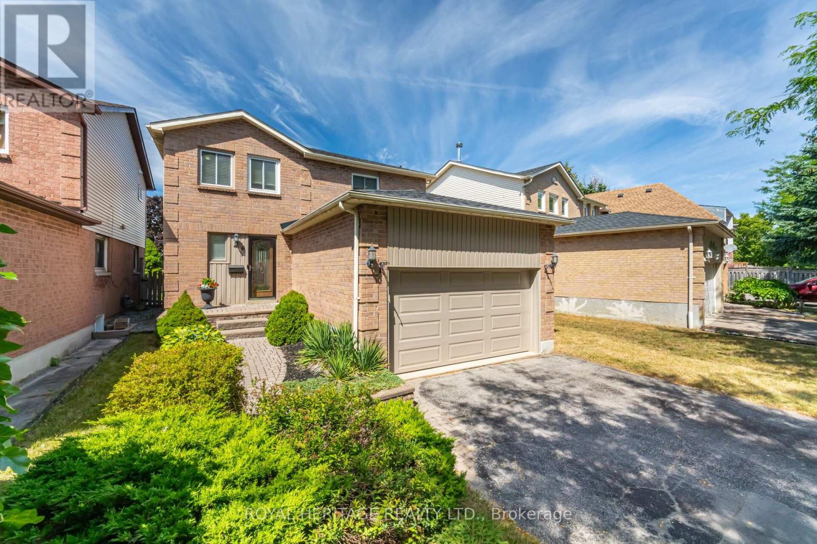Photo 3 of 6 Field Crescent, Ajax ON
