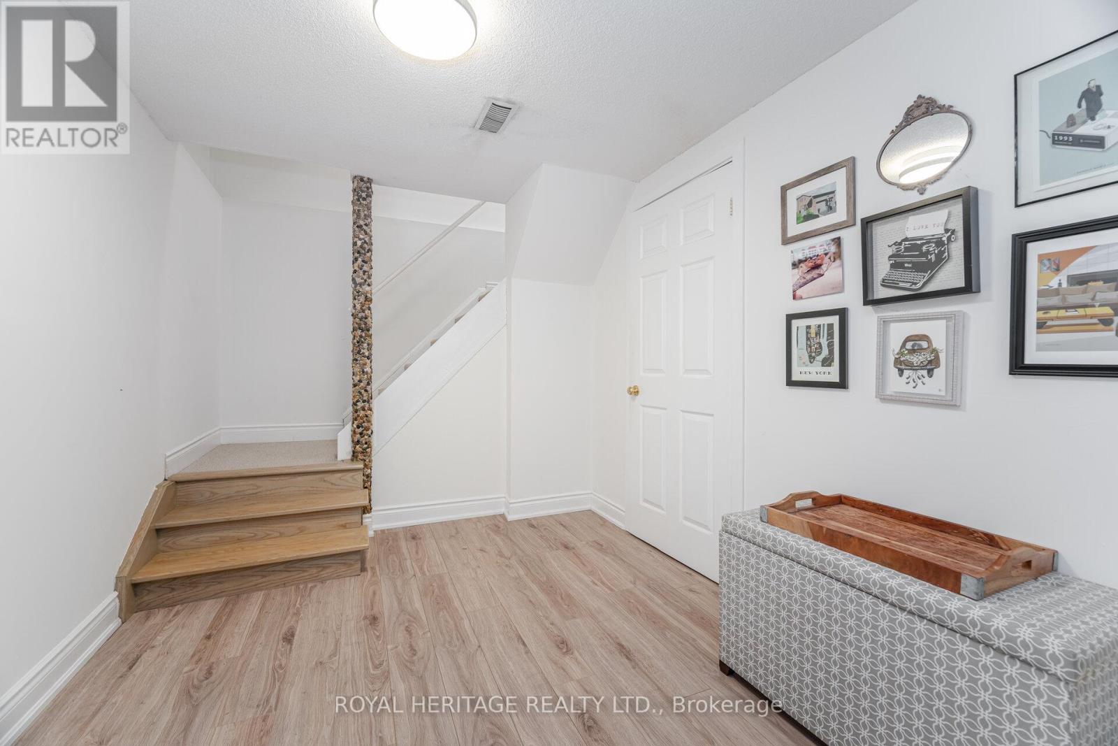 Photo 32 of 6 Field Crescent, Ajax ON