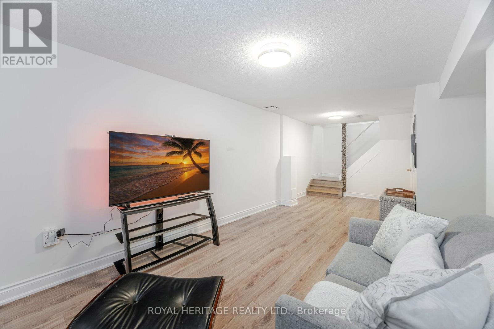 Photo 36 of 6 Field Crescent, Ajax ON