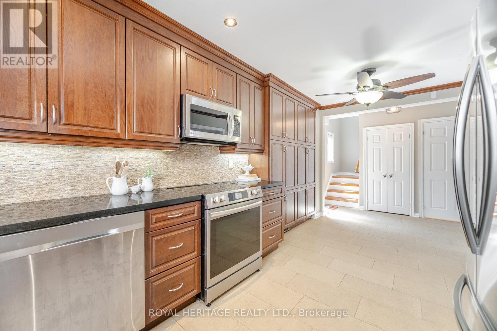 Photo 7 of 6 Field Crescent, Ajax ON