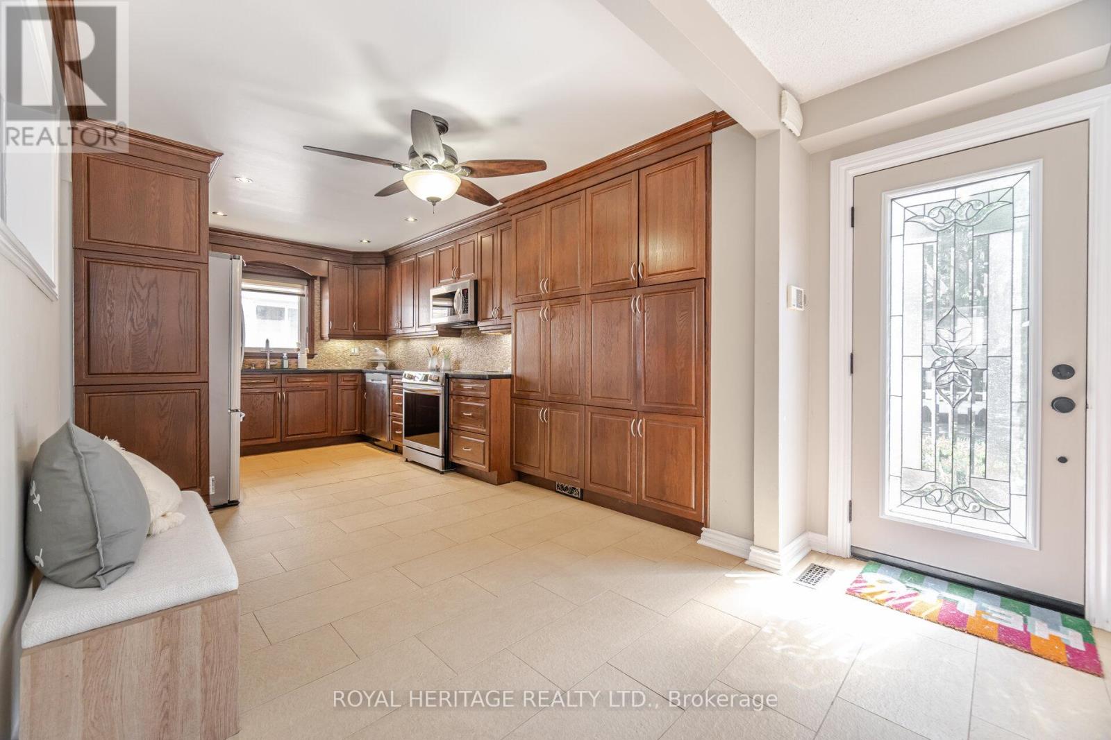 Photo 9 of 6 Field Crescent, Ajax ON