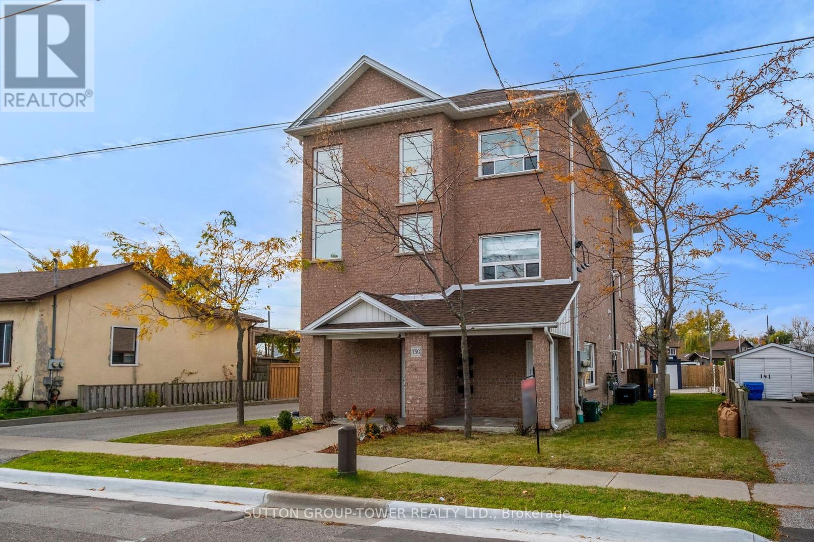 Photo 9 of 2 750 Albert Street, Oshawa ON