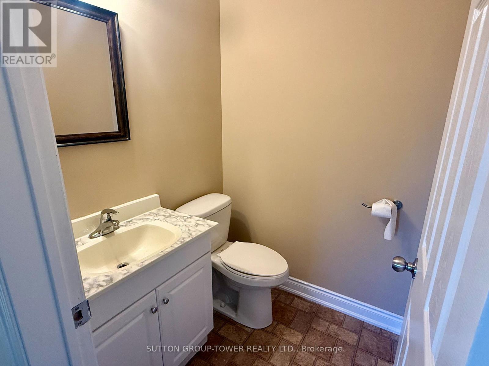 Photo 8 of 2 750 Albert Street, Oshawa ON