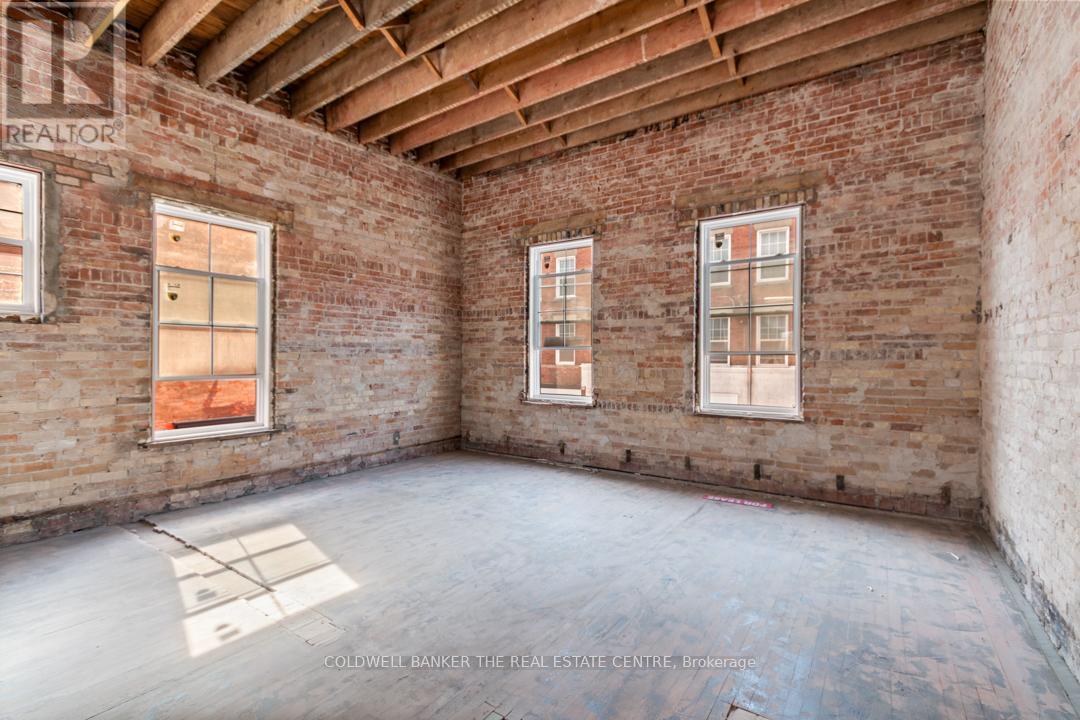 Photo 33 of 193 Main Street S, Newmarket ON