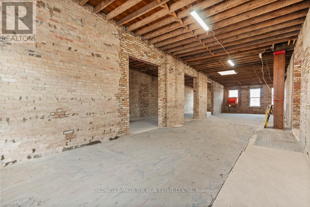 Photo 23 of 193 Main Street S, Newmarket ON
