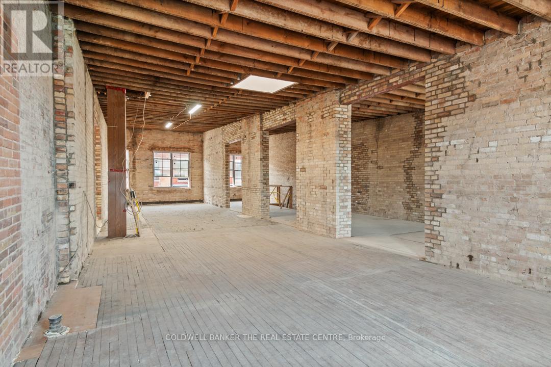 Photo 36 of 193 Main Street S, Newmarket ON