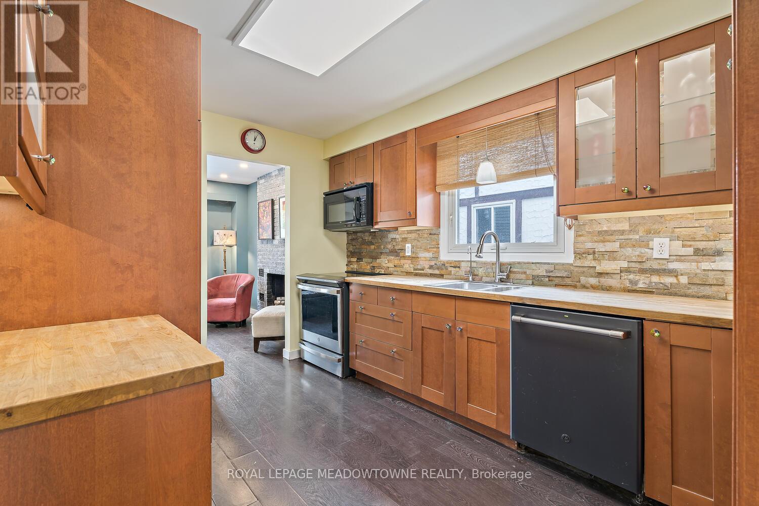 Photo 5 of 6963 Pamplona Mews, Mississauga ON