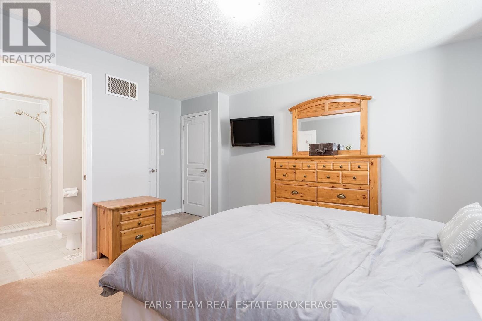 Photo 8 of 4 Callander Crescent, New Tecumseth ON