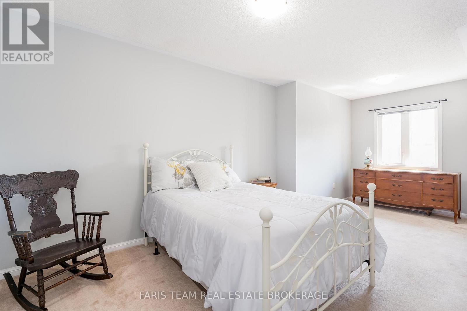 Photo 7 of 4 Callander Crescent, New Tecumseth ON