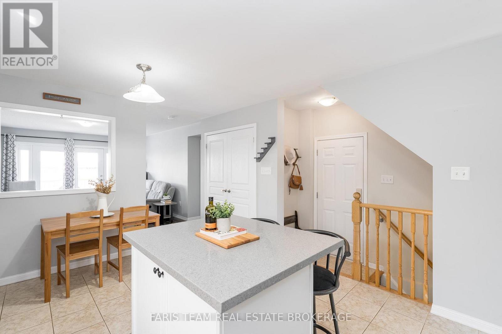 Photo 14 of 4 Callander Crescent, New Tecumseth ON