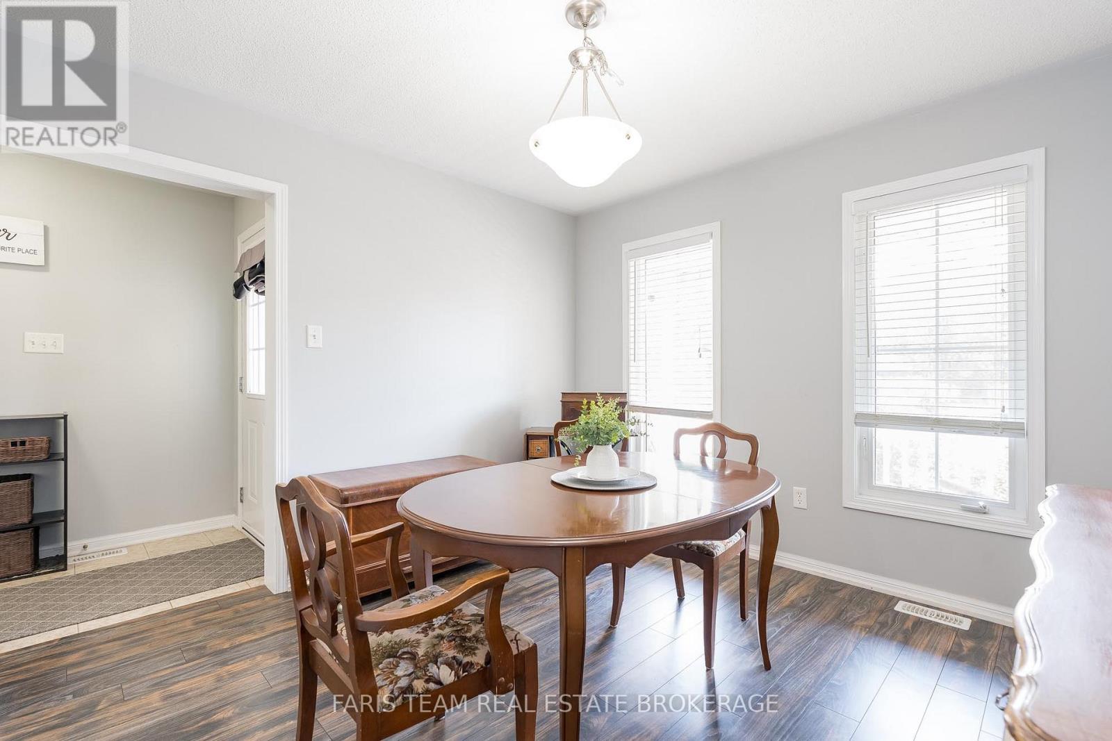 Photo 21 of 4 Callander Crescent, New Tecumseth ON