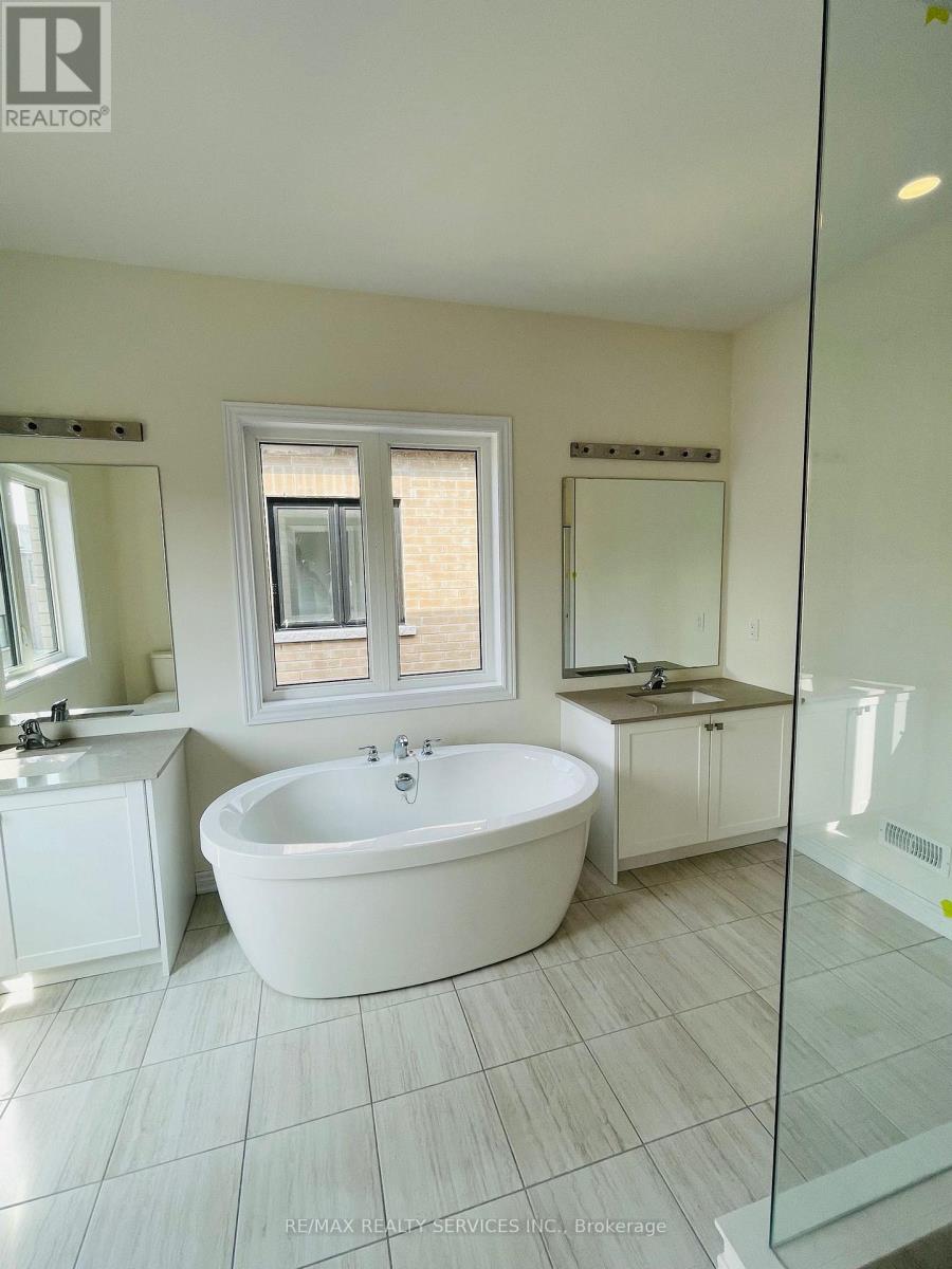 Photo 12 of 169 Wesmina Avenue, Whitchurchstouffville ON