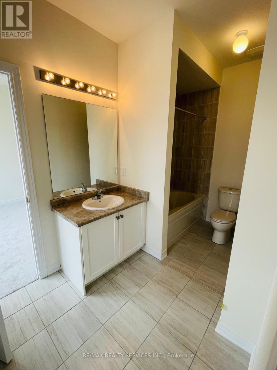 Photo 6 of 169 Wesmina Avenue, Whitchurchstouffville ON