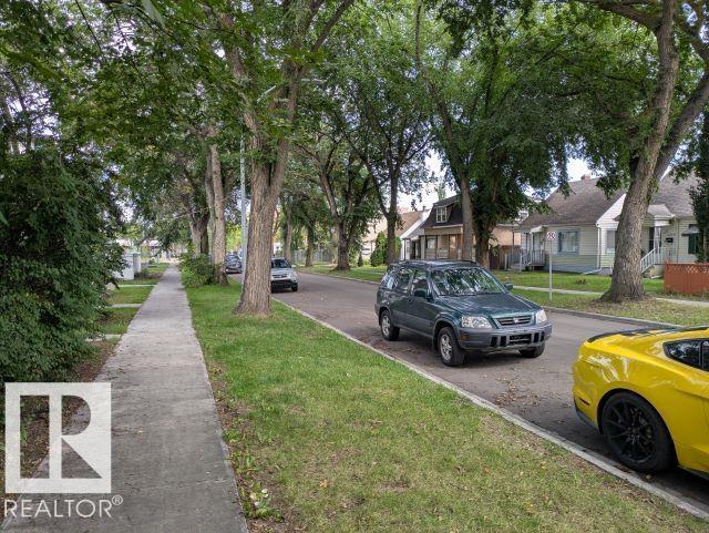 Photo 3 of 11706 90 St Nw, Edmonton AB