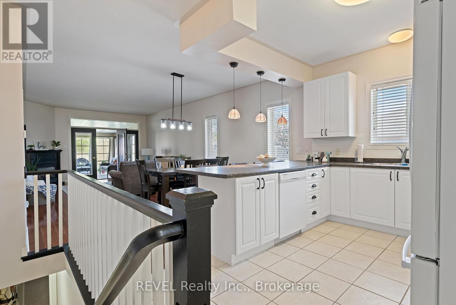 Photo 10 of 159 Willowlanding Court, Welland ON