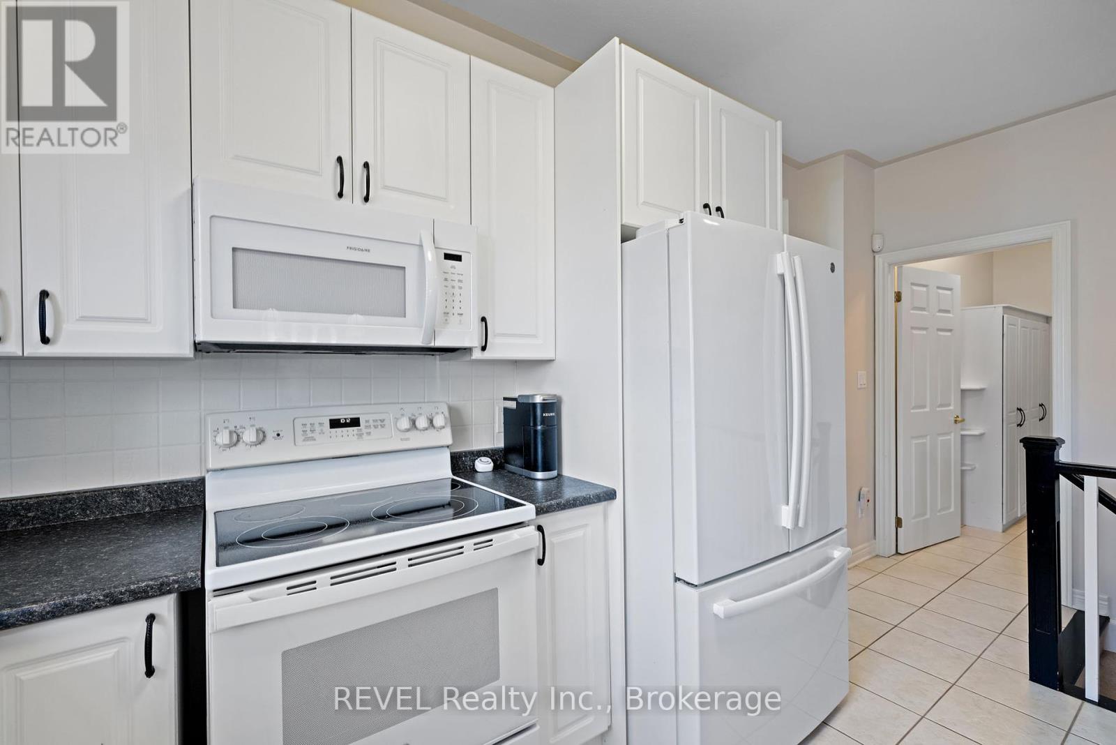 Photo 14 of 159 Willowlanding Court, Welland ON