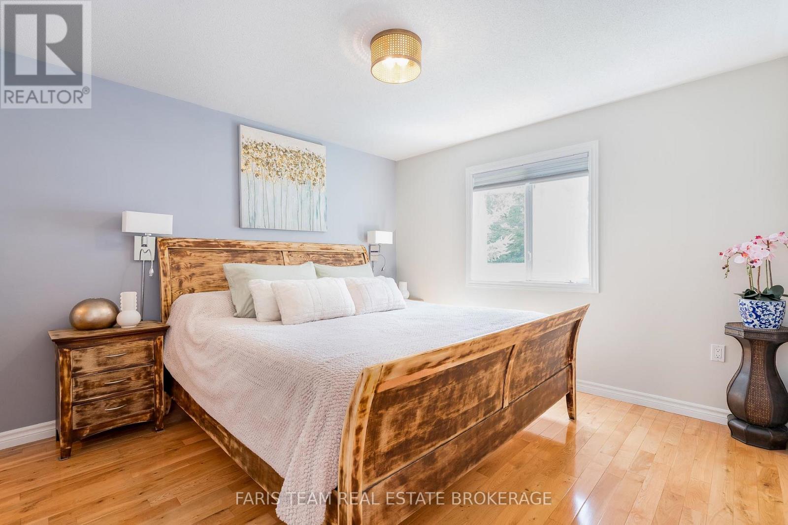 Photo 13 of 61 Pennsylvania Avenue, Wasaga Beach ON