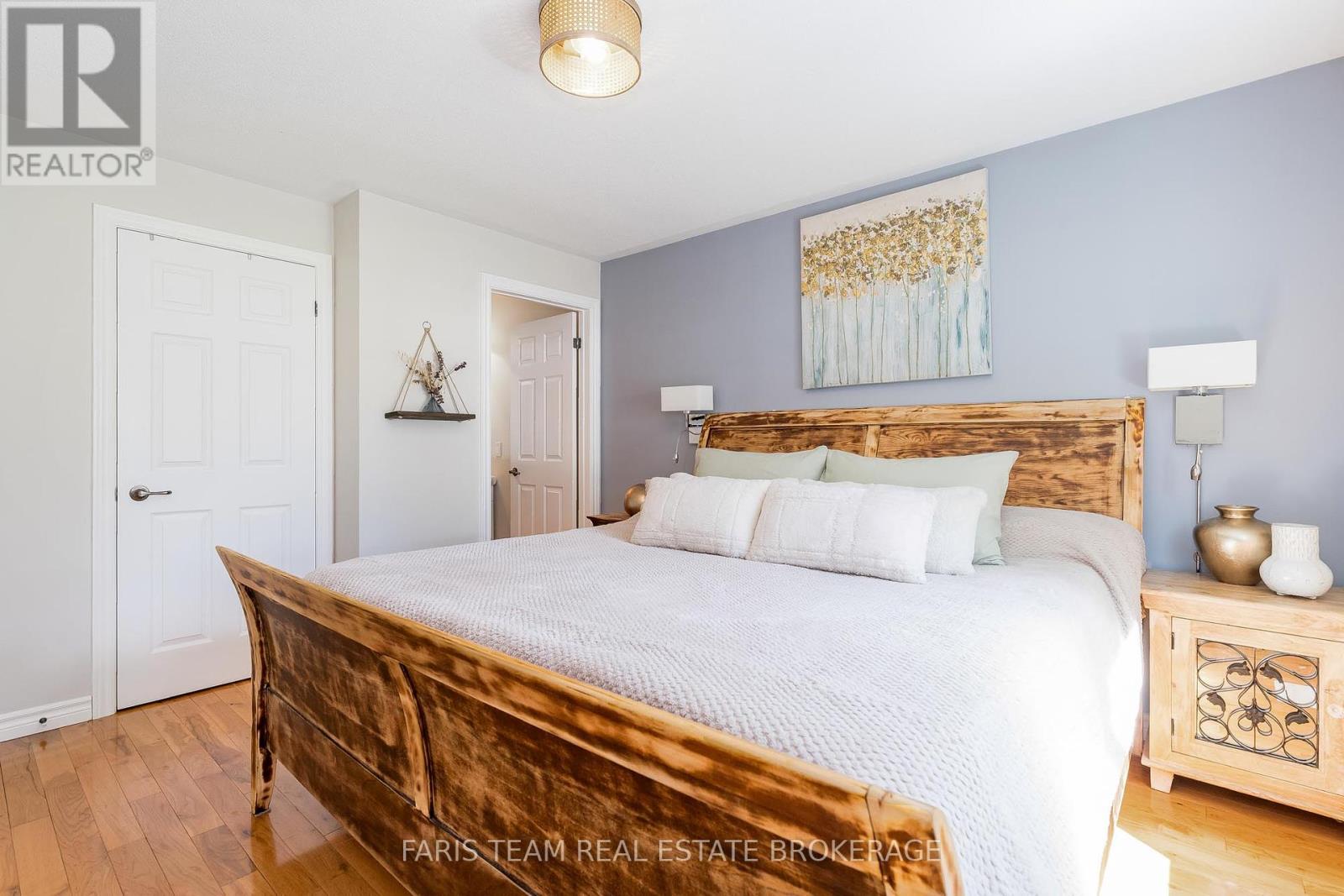 Photo 14 of 61 Pennsylvania Avenue, Wasaga Beach ON