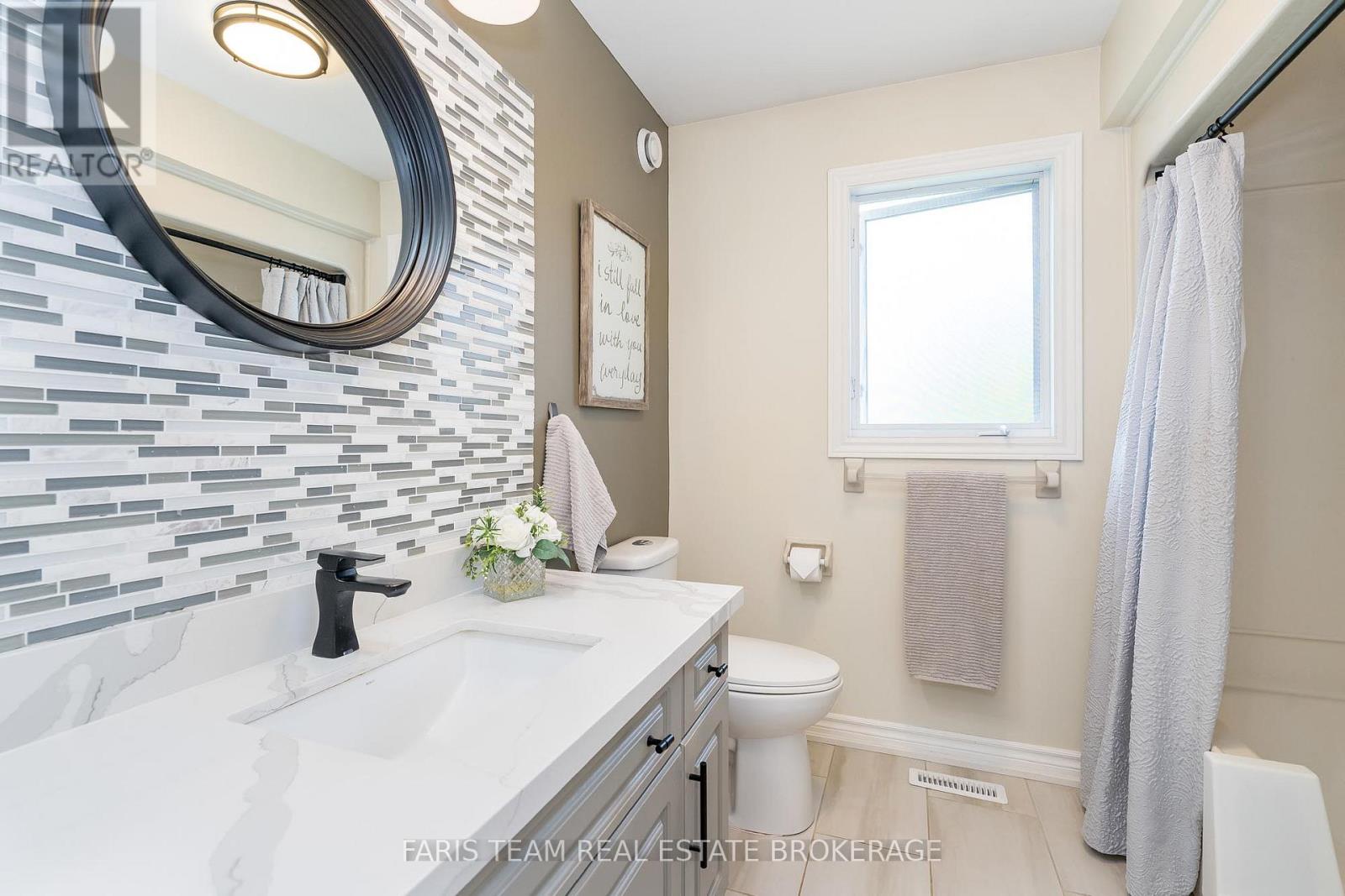 Photo 17 of 61 Pennsylvania Avenue, Wasaga Beach ON