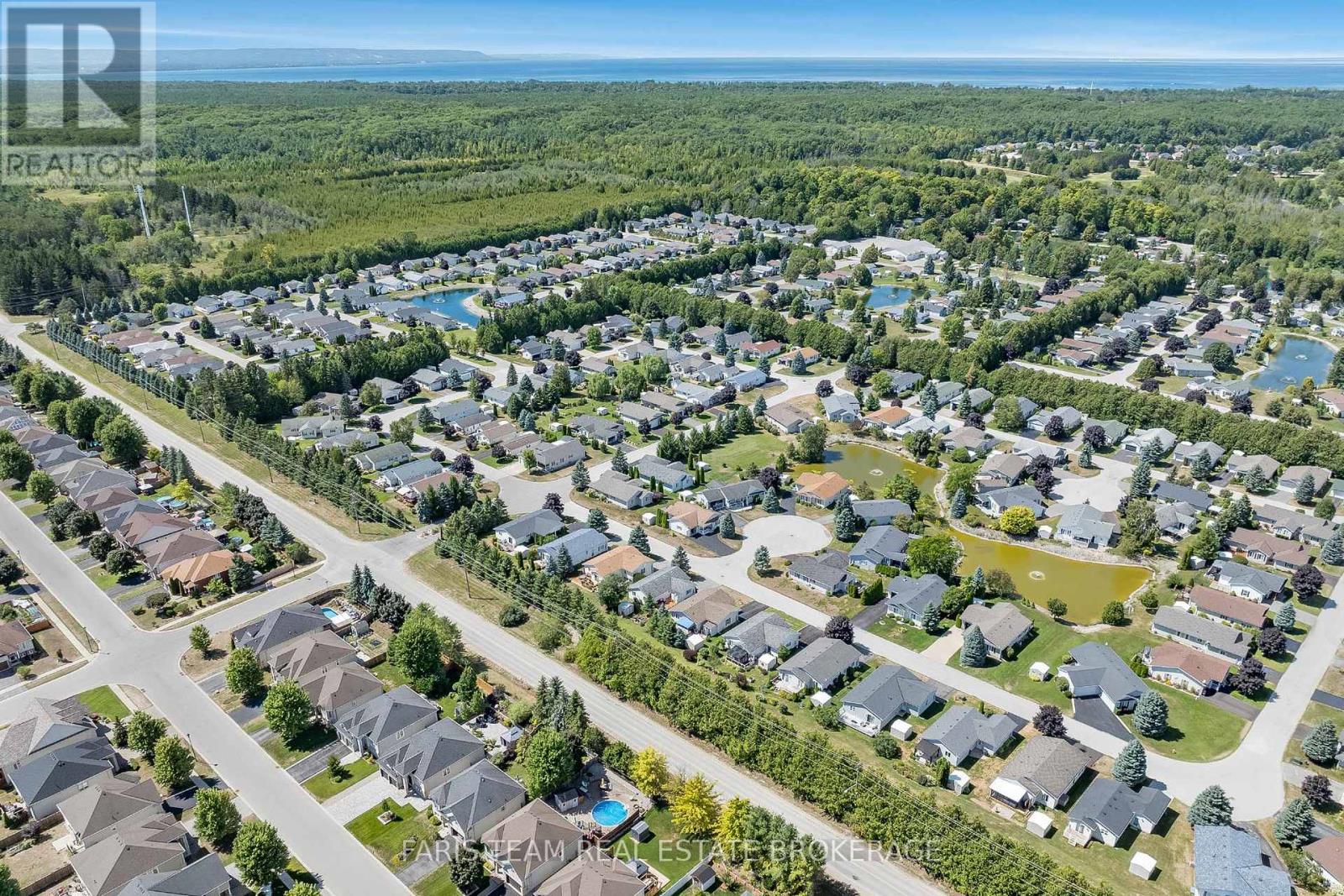Photo 27 of 61 Pennsylvania Avenue, Wasaga Beach ON