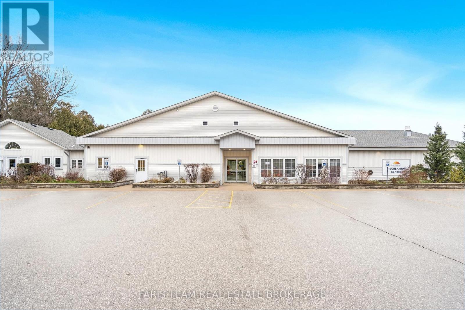 Photo 28 of 61 Pennsylvania Avenue, Wasaga Beach ON