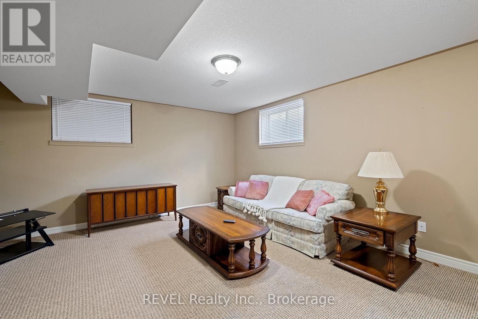 Photo 33 of 159 Willowlanding Court, Welland ON