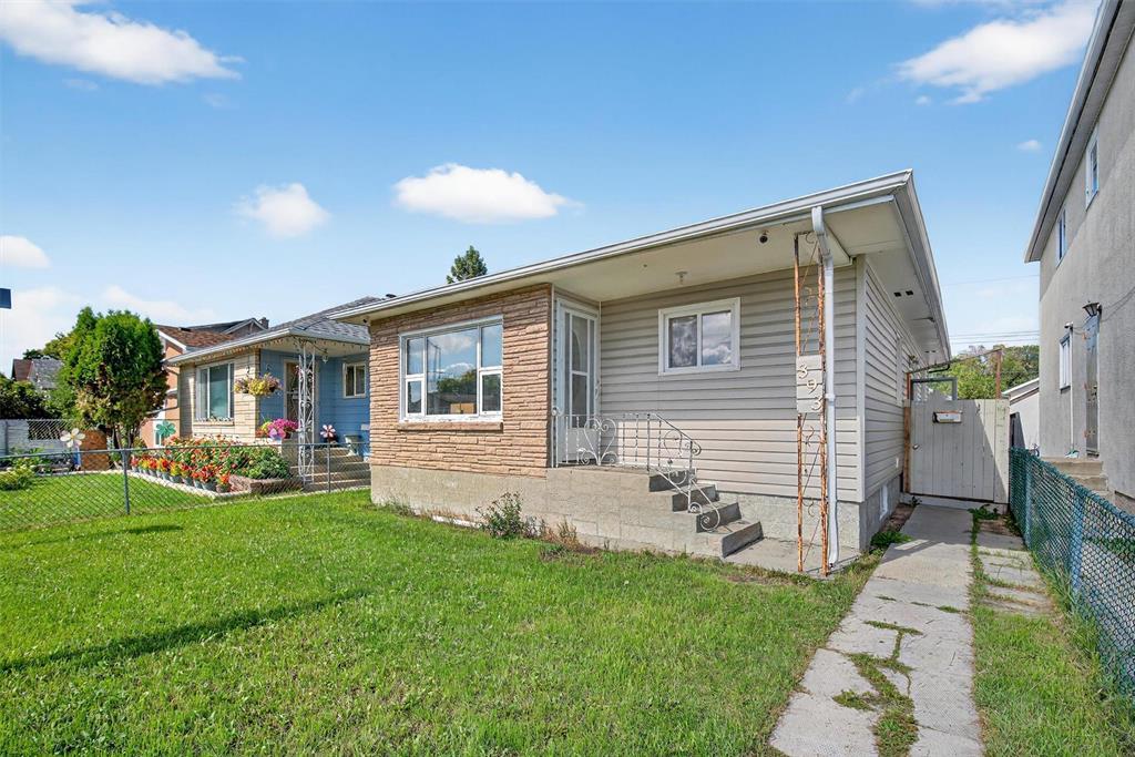 Photo 1 of 393 Chalmers Avenue, Winnipeg MB