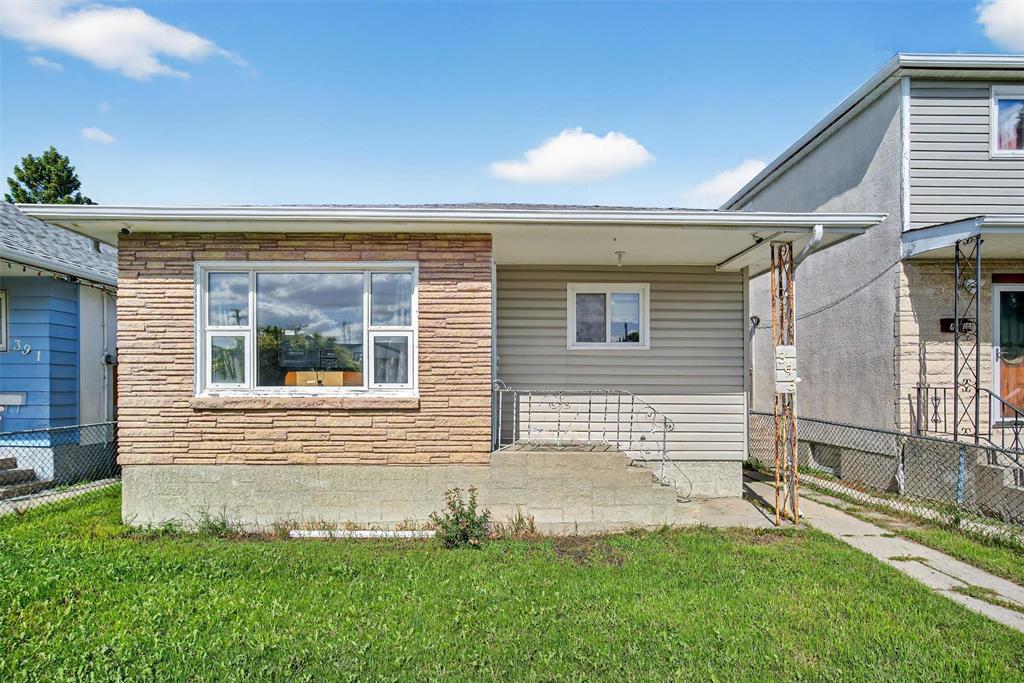 Photo 2 of 393 Chalmers Avenue, Winnipeg MB