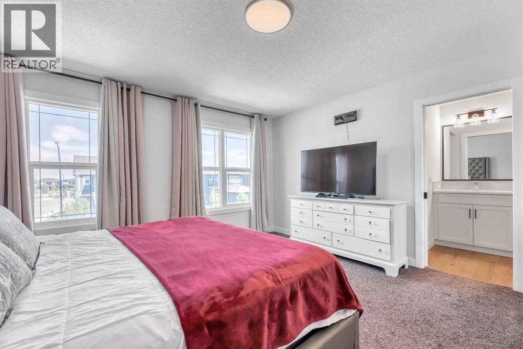 Photo 3 of 240 Creekstone Path Sw, Calgary AB
