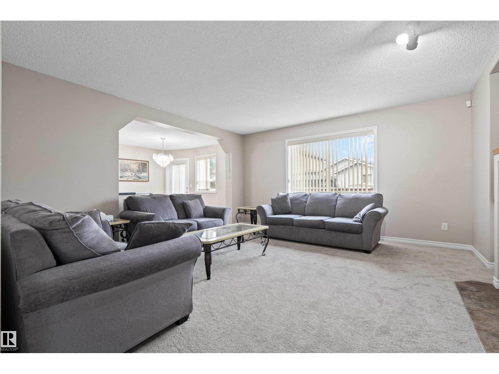 Photo 5 of 4804 147 Av Nw, Edmonton AB