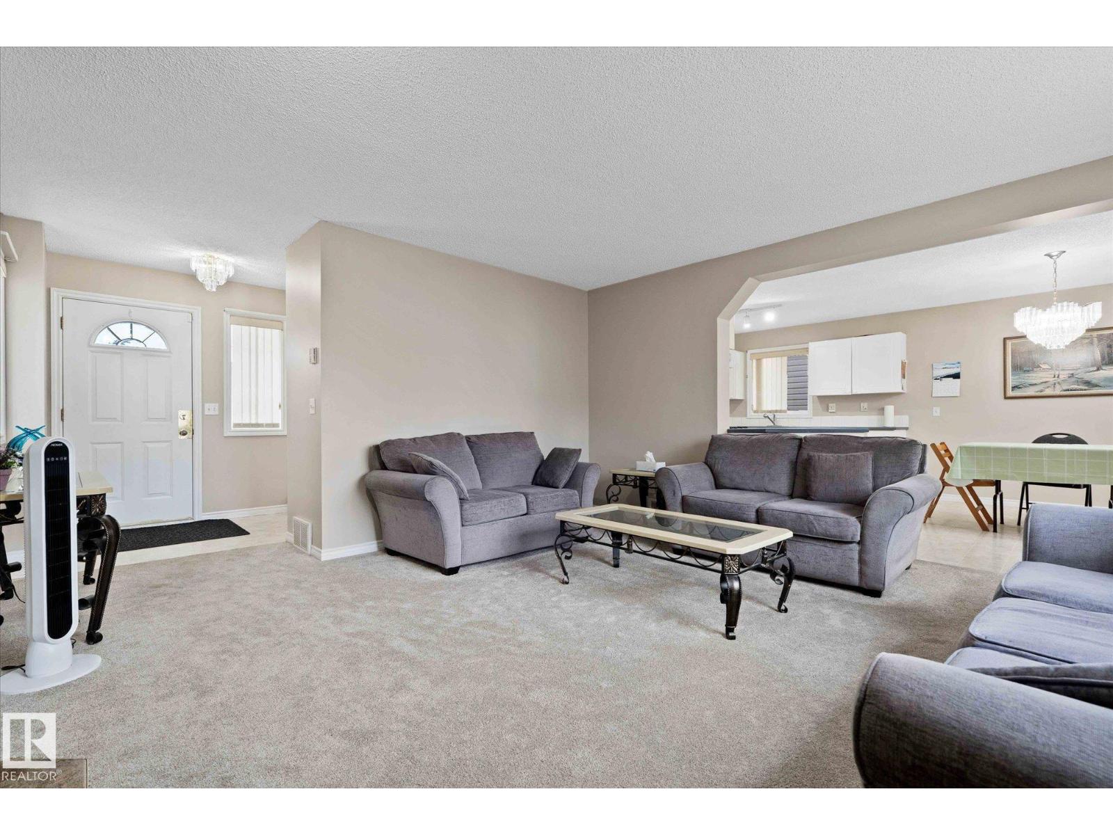 Photo 3 of 4804 147 Av Nw, Edmonton AB