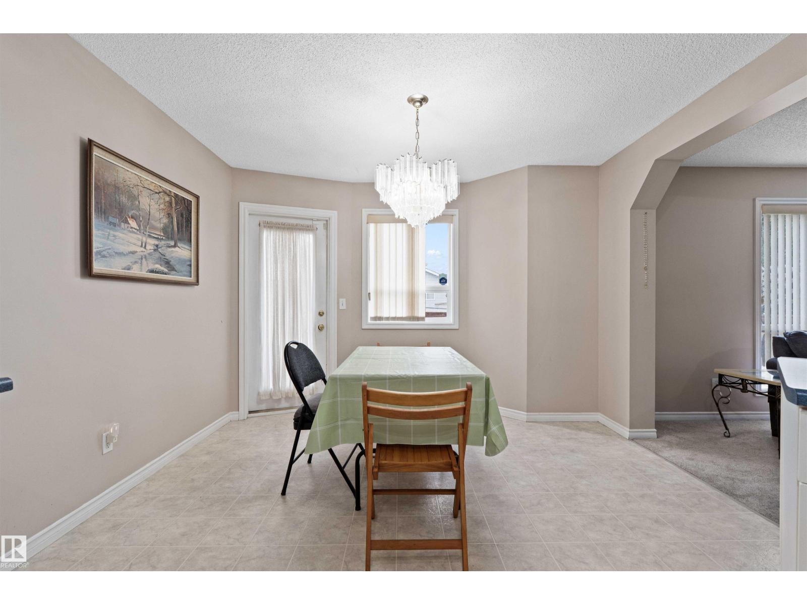 Photo 8 of 4804 147 Av Nw, Edmonton AB