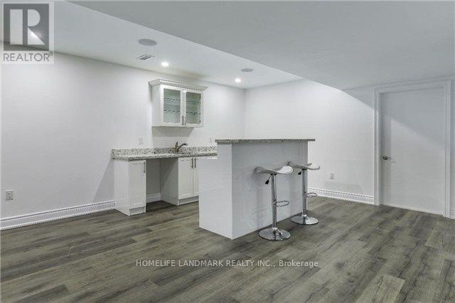 Photo 6 of 428 Sandmere Place, Oakville ON