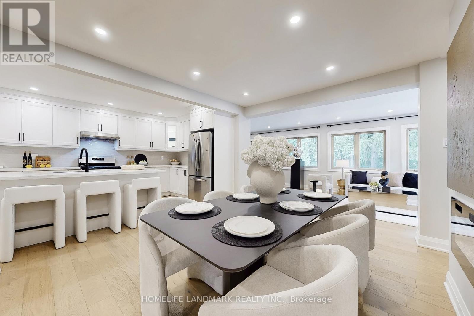 Photo 2 of 456 Chamberlain Lane, Oakville ON