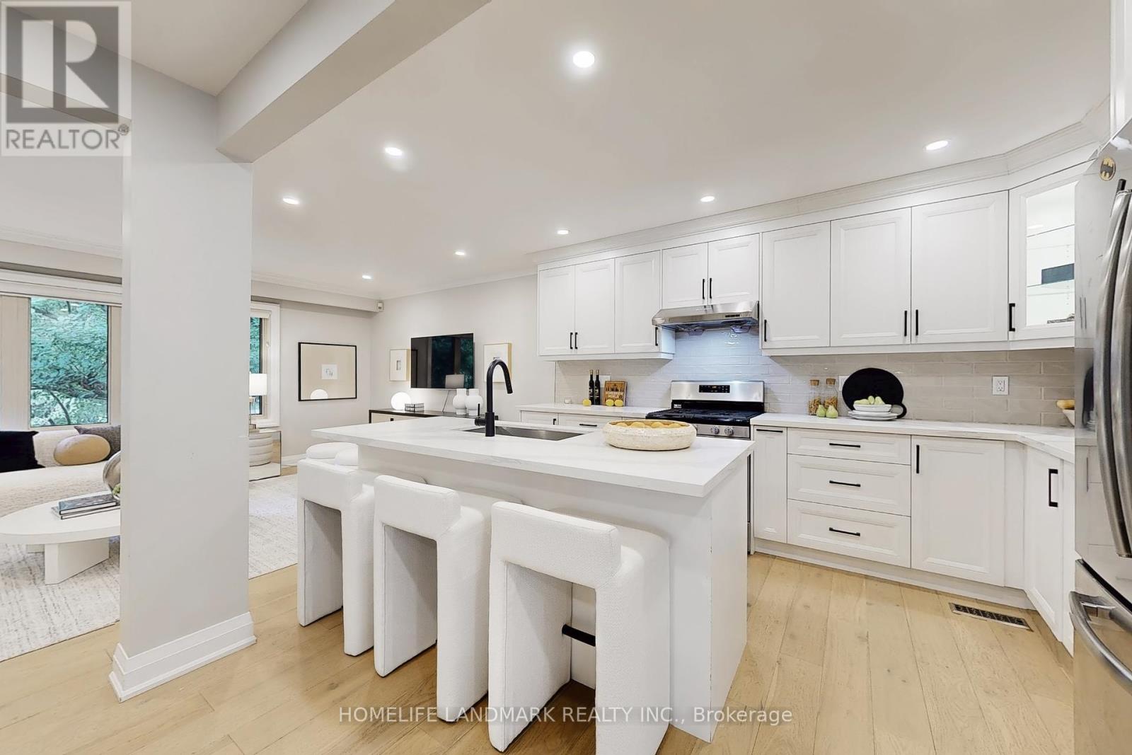 Photo 10 of 456 Chamberlain Lane, Oakville ON